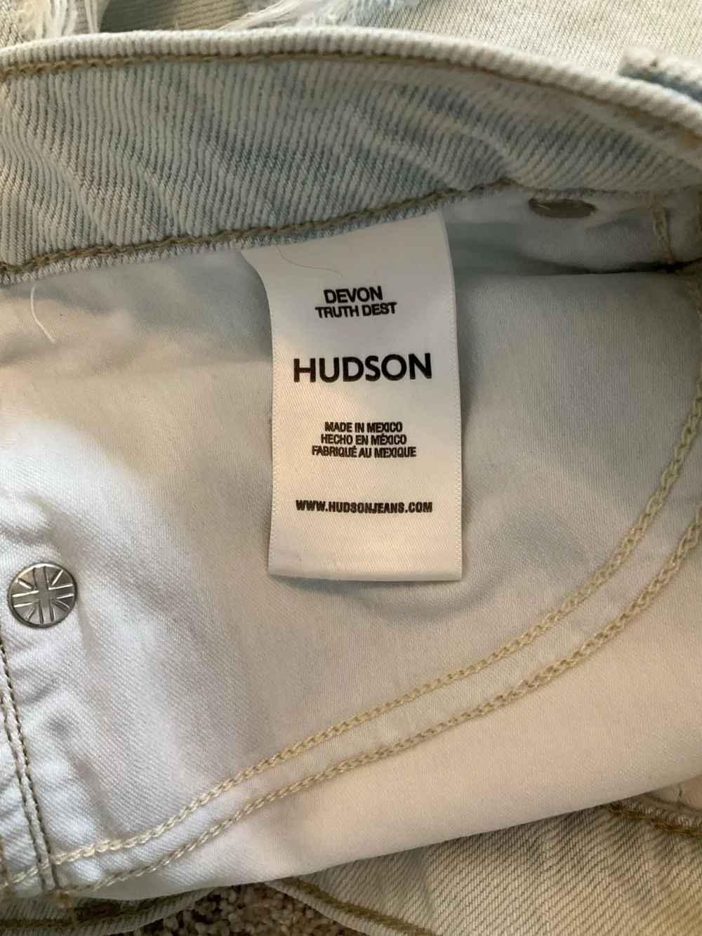 Hudson Devon Light Wash Distressed Denim Cutoff Shorts Size 27